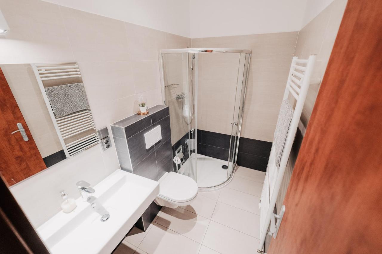 プルゼニElegant Studio, 400M From The Squareアパートメント エクステリア 写真